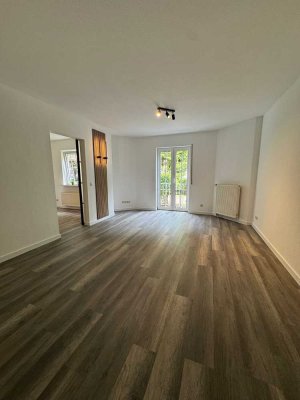 Moderne/helle neu renovierte 2 Zimmer Wohnung mit EBKüche