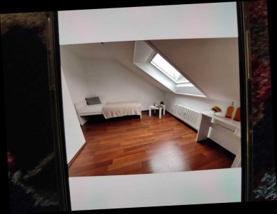 Für Wochenendheimfahrer, kleines, gepflegtes 1-Zi-DG-Appartement in Dornach (Nähe Riem)