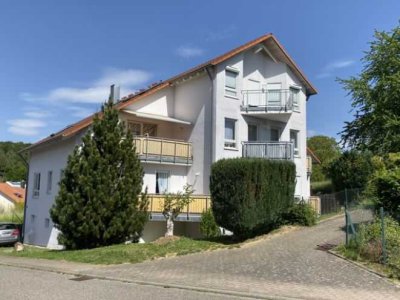 Modernisierte DG-Wohnung mit drei Zimmern sowie Balkon und Einbauküche in Pfinztal