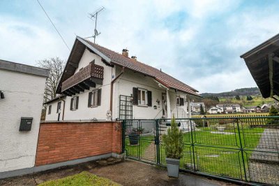 Gepflegtes Haus in Hunderdorf.