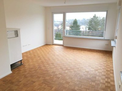 freundliche helle 3-Zimmer-Wohnung mit EBK und Balkon in Pforzheim zu vermieten
