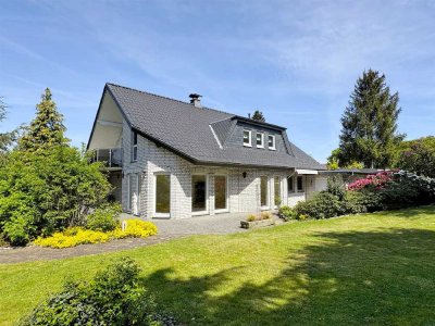 ==Charmantes Einfamilienhaus mit 
Doppelgarage in Augustdorf==