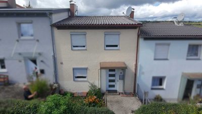 Reihenmittelhaus mit 2 Garagen in Reutlingen-Gönningen