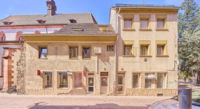 Attraktives Immobilienpaket mit 2 Wohn- und Geschäftshäusern in Landauer Innenstadt!