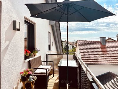 Neuwertige 2 Zimmer Dachgeschosswohnung mit Südbalkon