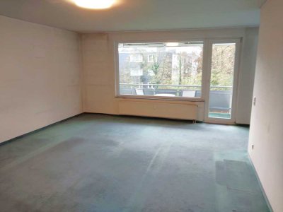 Geräumige 3,5-Zimmer-Eigentumswohnung (96 m²) mit Balkon, Aufzug und 2 Stellplätzen.