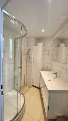Großzügige Wohnung in Zweifamillioenhaus mit 5 Schlafzimmern in idyllischer Lage