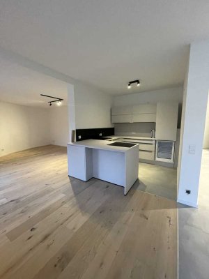 Attraktive 2,5-Zimmer-EG-Wohnung mit lux. Innenausstattung, Terrasse und EBK in Lonnig