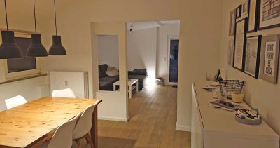 schöne helle 2,5-Zimmer Whg., Küche, Diele,  Bad opt. TG-Stellplatz