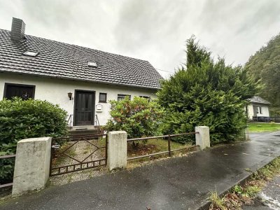 Doppelhaushälfte in idyllischer Lage von Windeck, Haus mit Garage und einem ca.840 m² gr