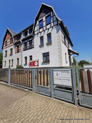 Schönes Mehrfamilienhaus mit Praxis - und Bürofläche und zusätzlicher Grundstücksfläche in Jößnitz