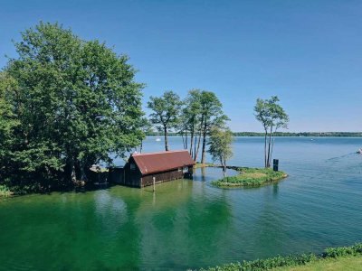 Einzelnstehendes Bootshaus mit 3 Bootsboxen in einmaliger Wasserlage in Schwerin