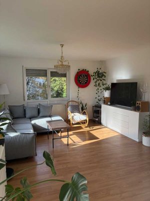 Moderne & hell  Wohnung mit Tageslichtbad, Küche, Balkon & Stellplatz