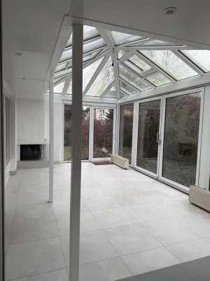 Zu Verkaufen!  Einfamilienhaus mit großzügigem Wintergarten