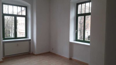 HELLE 2 ZIMMER -WOHNUNG, 1.OG, PRIMA RAUMAUFTEILUNG UND AUCH NOCH PERFEKT WG GEEIGNET!