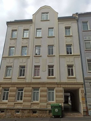Frisch renoviert! Hell und sonnig wohnen in der Tschirchstraße.