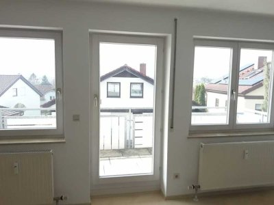 Sonnige 2,5-Zimmer-Wohnung mit EBK und Balkon in Brackenheim