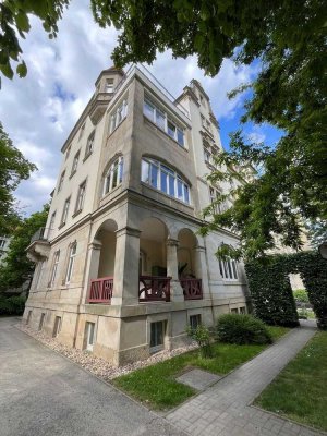 Bezugsfrei: Exklusive 4 oder 3 ZKB Altbauwohnung direkt an der Uni mit Balkon+Stellplatz