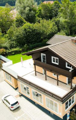 Großzügige 3-Zimmer-Wohnung mit einer 100 m² großen Dachterrasse und einer 35 m² großen Gartenfläche