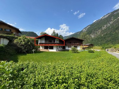 Großzügige, helle Wohnung mit eigenem Dachboden