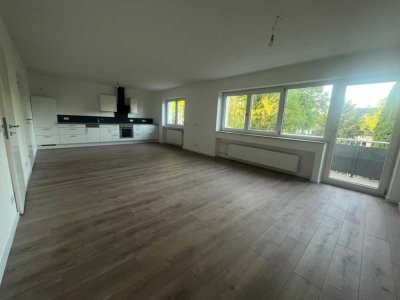 Kernsanierte 5 Zimmerwohnung mit 2 Balkone Erstbezug