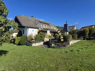 Zweifamilienhaus mit Panoramablick, großem Grundstück und zauberhaftem Harry-Potter-Zimmer in Pracht
