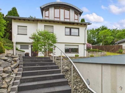Stilvolles Einfamilienhaus mit Einliegerwohnung und parkähnlichem Garten