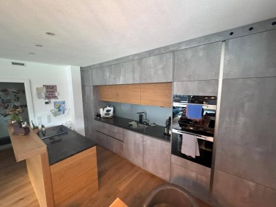 Stilvoll eingerichtete, neuwertige 4-Zi-Wohnung mit Garten