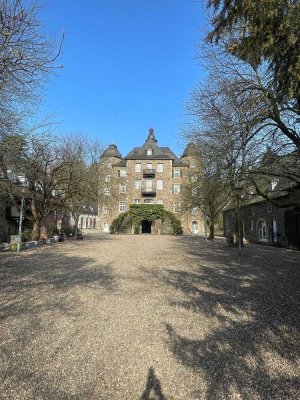 Aussergewöhnliche Maisonettewohnung im Schloss Allner – Ihr neues Zuhause wartet!