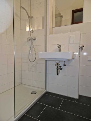 Erstbezug nach Strangsanierung! komplett renovierte 3-Zimmer-Wohnung mit Balkon!