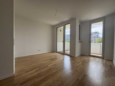 Hier findet jeder seinen Platz: 2-Zimmer-Wohnung mit Balkon im Erstbezug