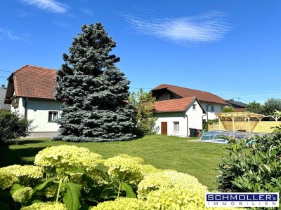 Ein- oder Zweifamilienhaus mit Pool in ruhiger Siedlung