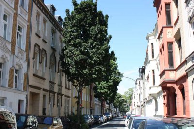 2 Zimmer + Wohnküche in Neuehrenfeld, Jugendstilhaus