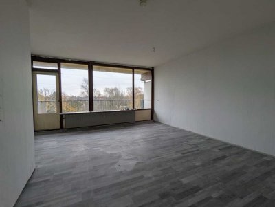 Renovierungsbedürftige Wohnung im Glaspalast zu verkaufen