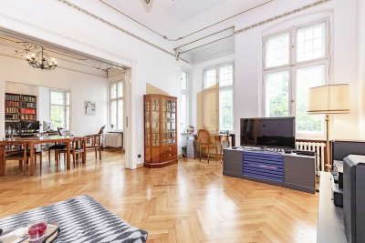 Große Altbauwohnung mit 5 Zimmer und 3 Balkonen in gepflegtem Altbau