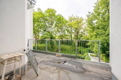 ++NEU++ Sanierungsbedürftige 4-Zimmer Altbauwohnung mit Terrasse in fantastischer Lage!