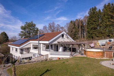 Königseggwald – Gartentraum & Naturverbundenheit!
Umfangreich saniertes EFH mit ELW…