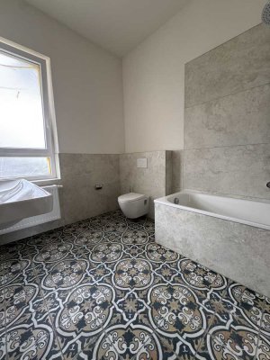Ab 01.12. frei! Erstbezug nach Kernsanierung! Altbau-Juwel kernsanierter Villa – Erdgeschoss 2 ZKB