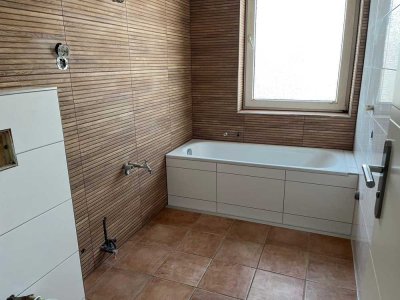 Frisch sanierte 3-Zimmer-DG-Wohnung mit EBK in Mülheim