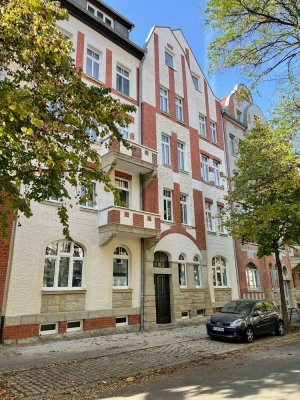 Stilvolle 3-Zimmer-Altbauwohnung mit 2 Balkonen - Jugendstilflair & sonniger Gartenbalkon
