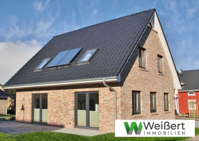 Neubau - Junges Wohnkonzept im klassischen EFH - Niedrigenergiehaus EH40 mit Wärmepumpe + PV