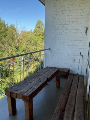 Helle, 2-Zimmer-Wohnung in Oberkassel mit zwei Balkonen und Blick ins Grüne