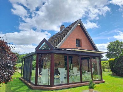 Einfamilienhaus mit Wintergarten und Grundstück mit viel Potenzial