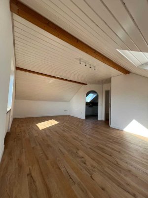 Helle DG-Wohnung mit Charme – Top modernisiert & ruhige Lage