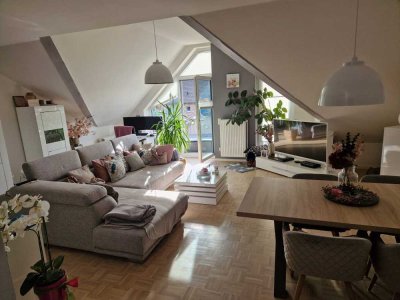 Komfort 2-Zimmer DG-Wohnung, geräumig + neuwertig mit Balkon und EBK in Würselen