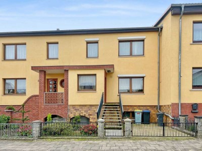 Gemütliches Reihenmittelhaus mit Südwest-Terrasse und 2 Garagen in Güstrow