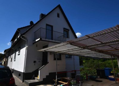 Schicke Doppelhaushälfte mit Carport und Garten in Bad König / Zell zu verkaufen!