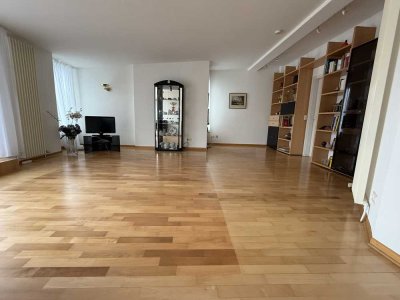 Exklusives Penthouse mit 3 Zimmern und Dachterrasse in Hamburg-Eimsbüttel