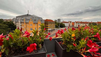 Moderne DG-Wohnung mit Wärmepumpe, Einbauküche, Geschirrspüler und Balkon mit Weitblick