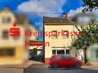 Zwei Wohnhäuser mit großem Potenzial